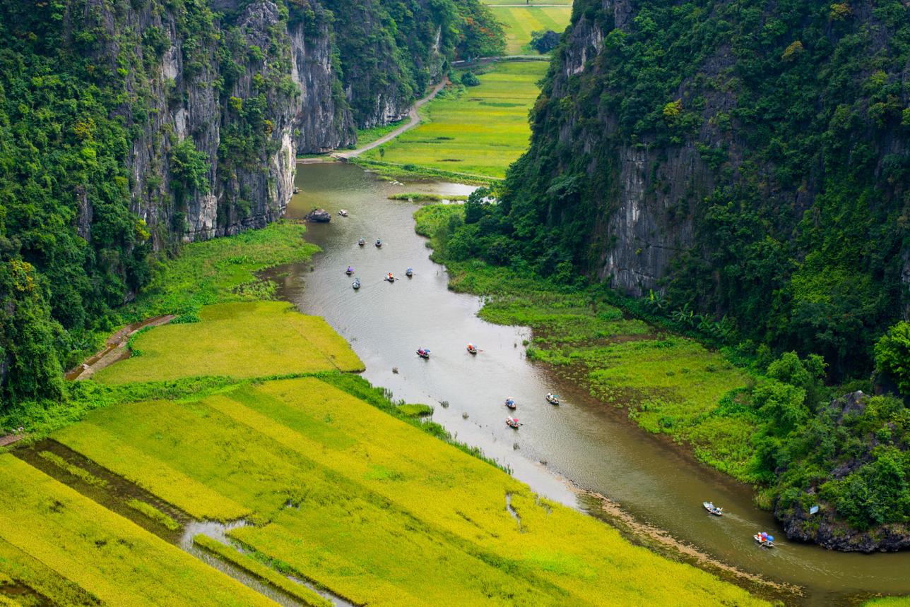 Hoa Lu – Tam Coc – Mua Cave Full-Day Tour by Limousine