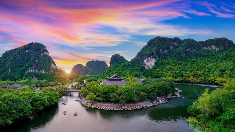 Hoa Lu – Tam Coc – Mua Cave Full-Day Tour by Limousine