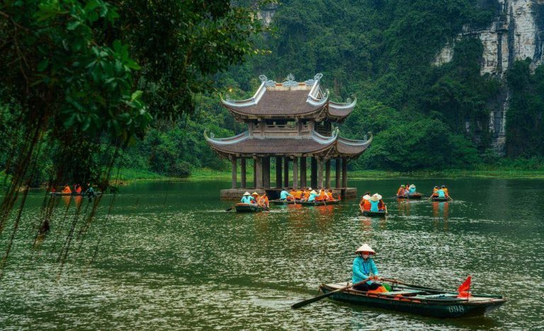 Hoa Lu – Tam Coc – Mua Cave Full-Day Tour by Limousine