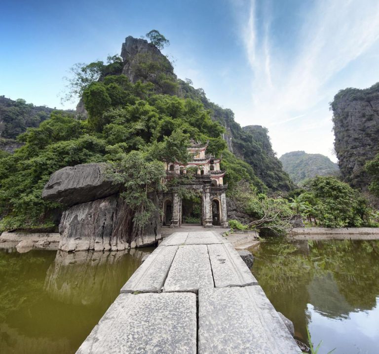 Hoa Lu – Trang An – Mua Cave Full-Day Tour by Limousine
