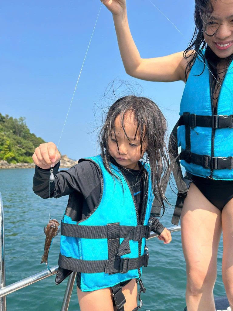 Da Nang: Son Tra Speedboat Tour with Snorkeling & SUP