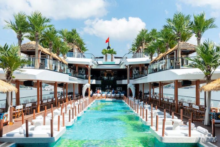 Dolphin Cruise – Halong Bay Luxury Day Cruise