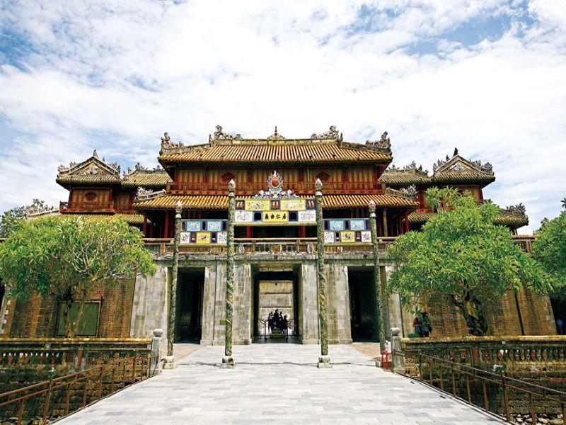 DA NANG – HUE IMPERIAL CITY DAY TOUR KHAI DINH TOMB – IMPERIAL CITADEL – THIEN MU PAGODA