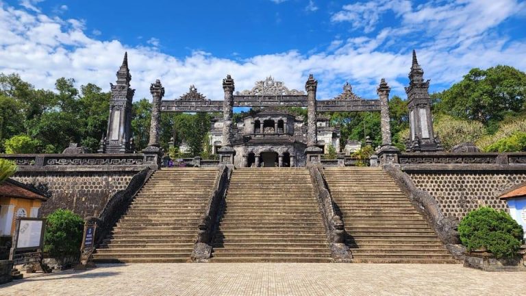 DA NANG – HUE IMPERIAL CITY DAY TOUR KHAI DINH TOMB – IMPERIAL CITADEL – THIEN MU PAGODA